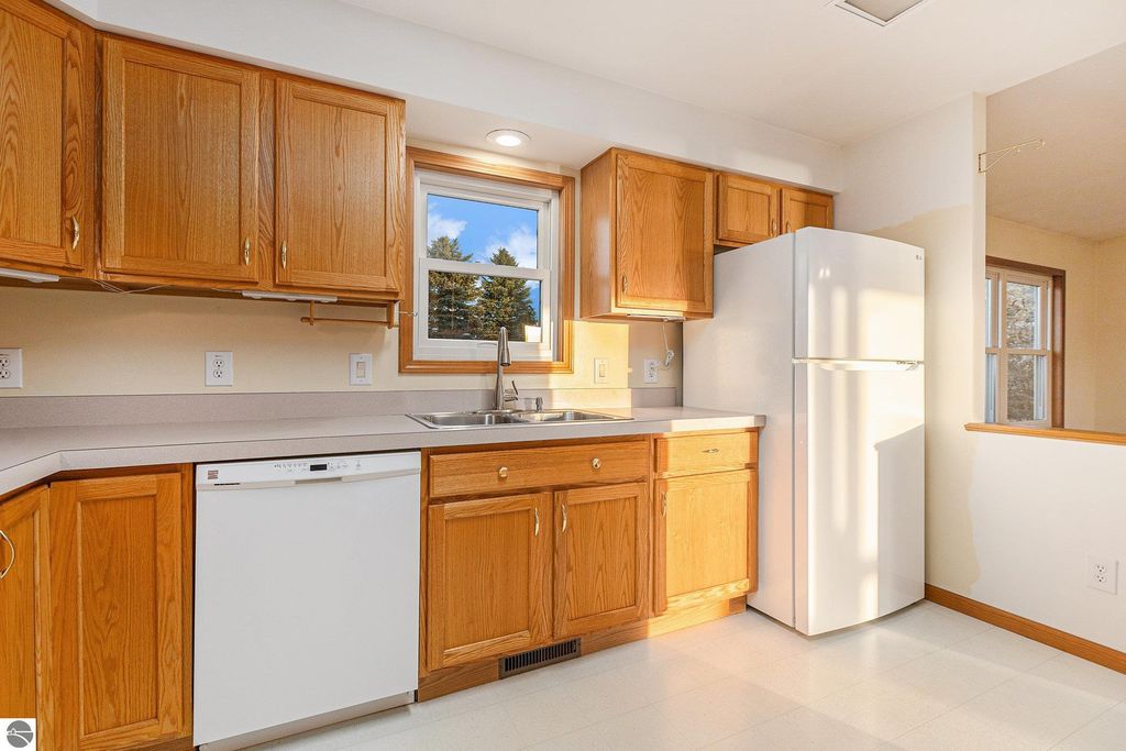 Image 9 of property listing at 8120 Westview Drive, Rapid City, MI 49676