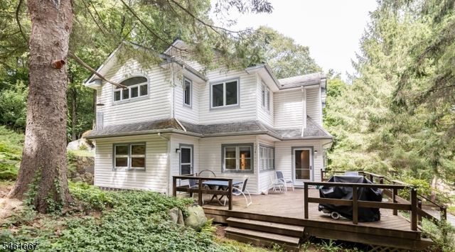 4 Emmet Roche Dr, Montville Twp., NJ 07005