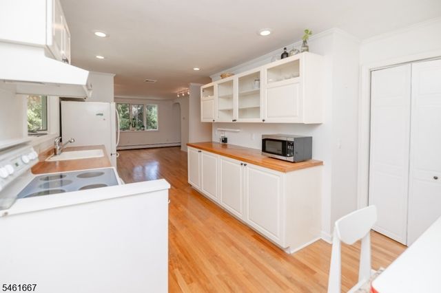 4 Emmet Roche Dr, Montville Twp., NJ 07005