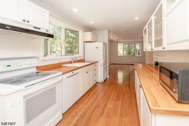 4 Emmet Roche Dr, Montville Twp., NJ 07005