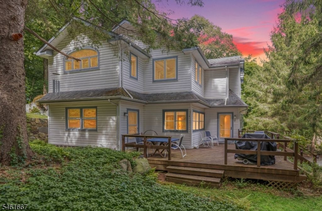 4 Emmet Roche Dr, Montville Twp., NJ 07005