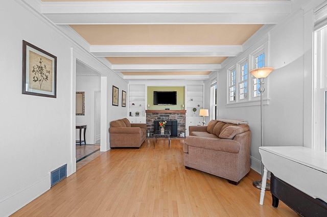 1225 WASHINGTON AVENUE, Oshkosh, WI 54901