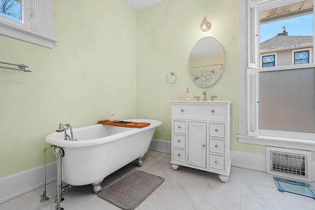 1225 WASHINGTON AVENUE, Oshkosh, WI 54901