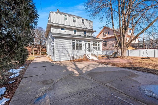 1225 WASHINGTON AVENUE, Oshkosh, WI 54901