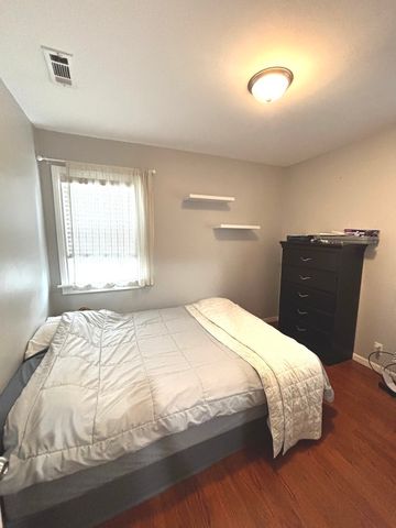 333 S YALE Avenue, Addison, IL 60101