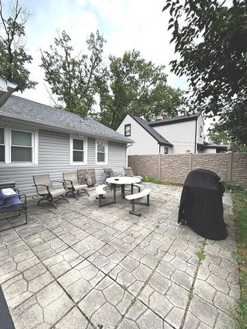 333 S YALE Avenue, Addison, IL 60101