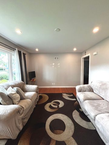 333 S YALE Avenue, Addison, IL 60101