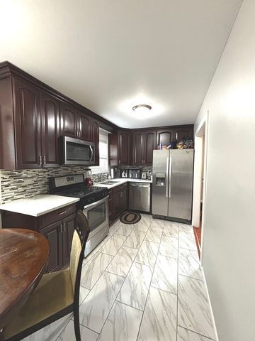 333 S YALE Avenue, Addison, IL 60101