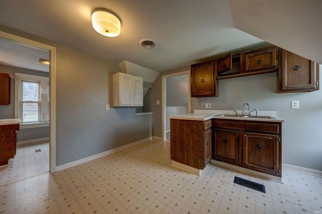 1210 N Third Avenue, Evansville, IN 47710