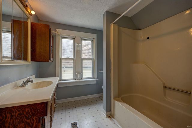 1210 N Third Avenue, Evansville, IN 47710