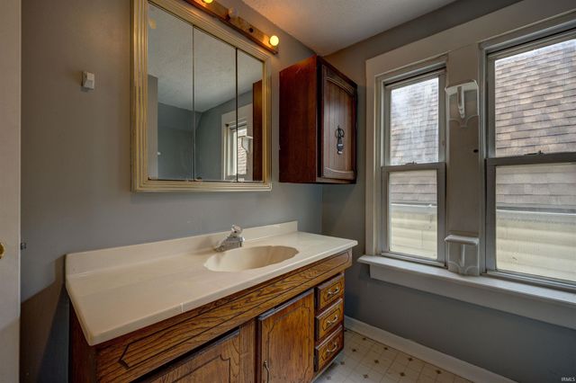 1210 N Third Avenue, Evansville, IN 47710