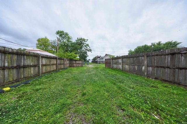 1210 N Third Avenue, Evansville, IN 47710