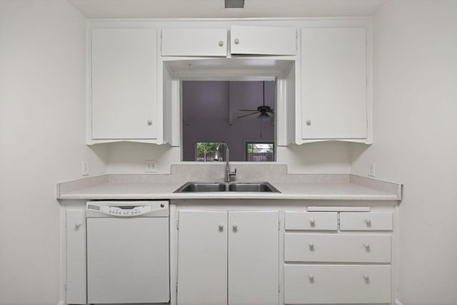 861 Jewell Ave, Yuba City, CA 95991
