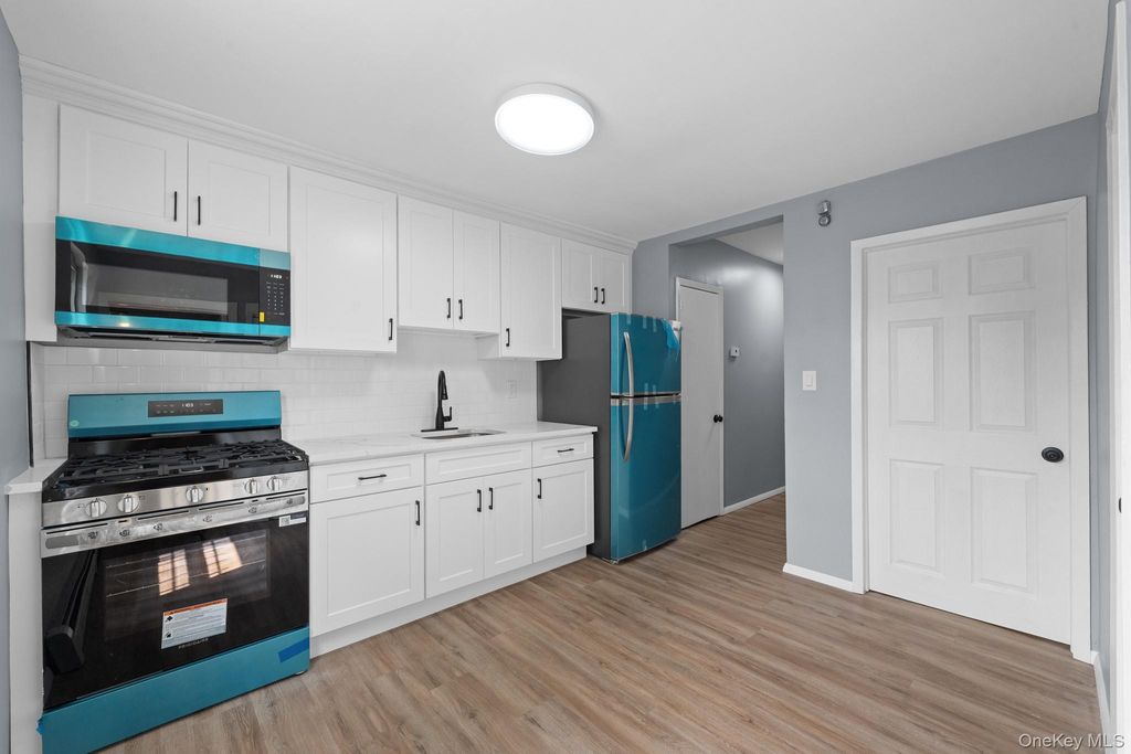 171-38 105 Avenue, Jamaica, NY 11433 — photo 2