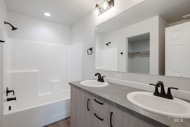 7352 S Bungalow Ave, Meridian, ID 83642