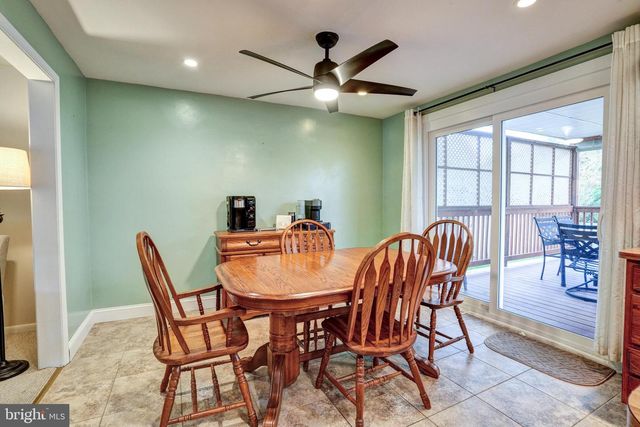 708 LAMP POST LN, Aston, PA 19014