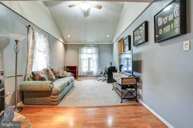 708 LAMP POST LN, Aston, PA 19014