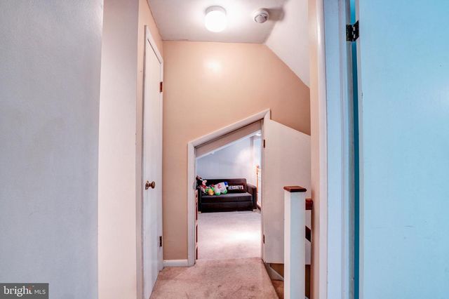 708 LAMP POST LN, Aston, PA 19014