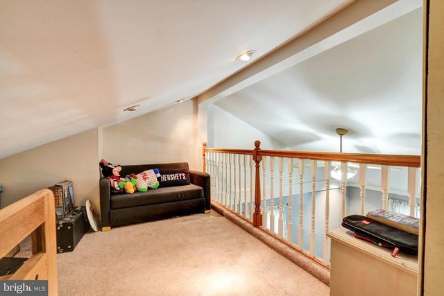 708 LAMP POST LN, Aston, PA 19014