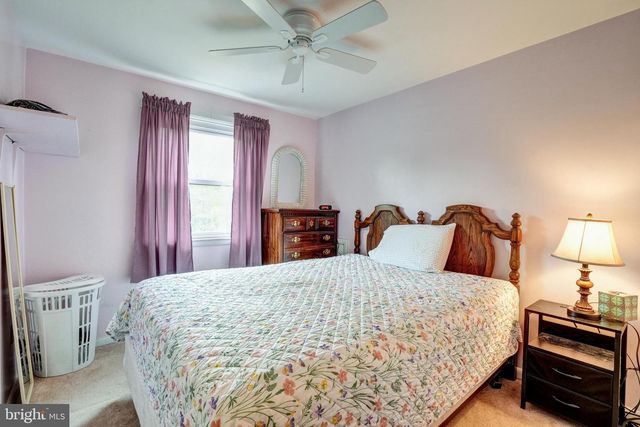 708 LAMP POST LN, Aston, PA 19014