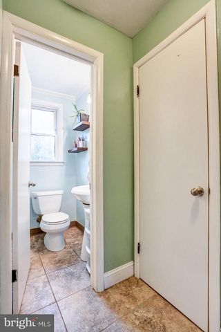 708 LAMP POST LN, Aston, PA 19014