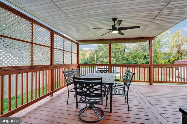 708 LAMP POST LN, Aston, PA 19014