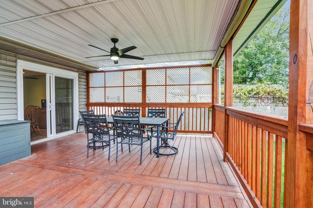 708 LAMP POST LN, Aston, PA 19014