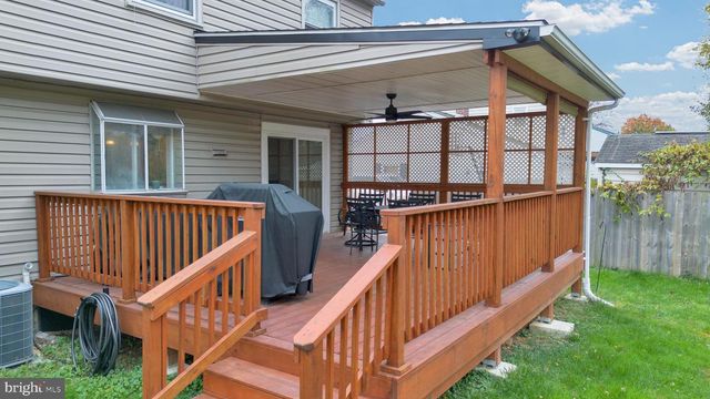 708 LAMP POST LN, Aston, PA 19014