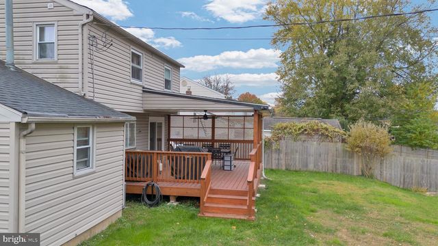 708 LAMP POST LN, Aston, PA 19014