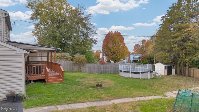 708 LAMP POST LN, Aston, PA 19014