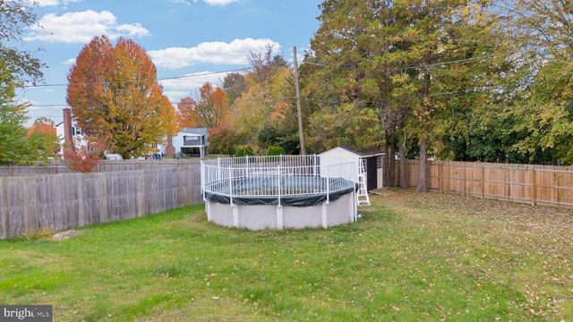 708 LAMP POST LN, Aston, PA 19014