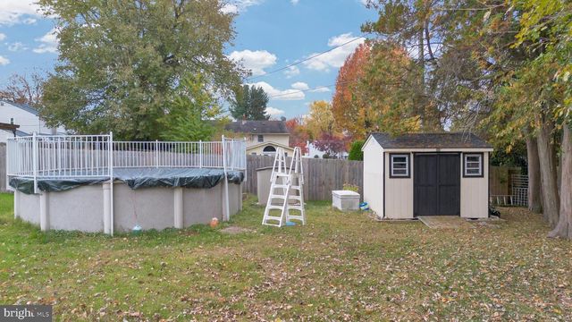 708 LAMP POST LN, Aston, PA 19014