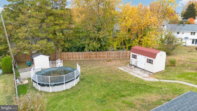 708 LAMP POST LN, Aston, PA 19014