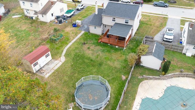 708 LAMP POST LN, Aston, PA 19014