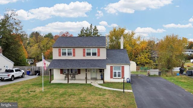 708 LAMP POST LN, Aston, PA 19014