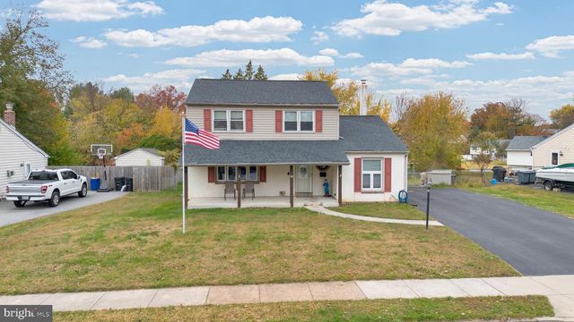 708 LAMP POST LN, Aston, PA 19014