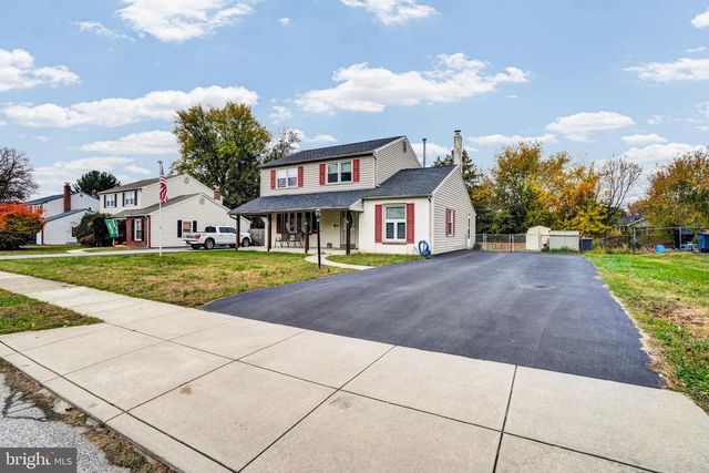 708 LAMP POST LN, Aston, PA 19014