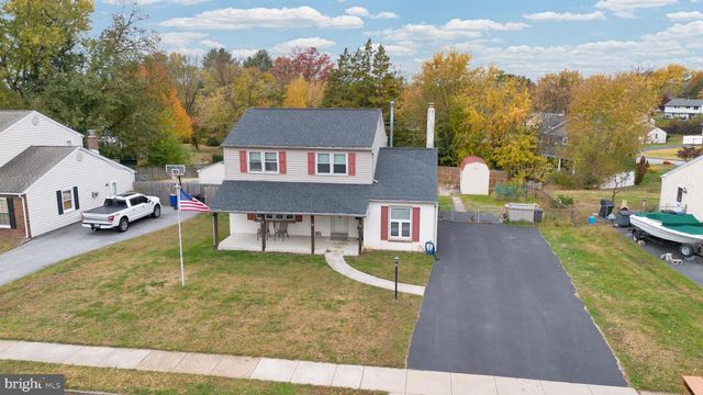 708 LAMP POST LN, Aston, PA 19014