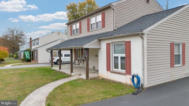 708 LAMP POST LN, Aston, PA 19014