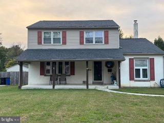 708 LAMP POST LN, Aston, PA 19014