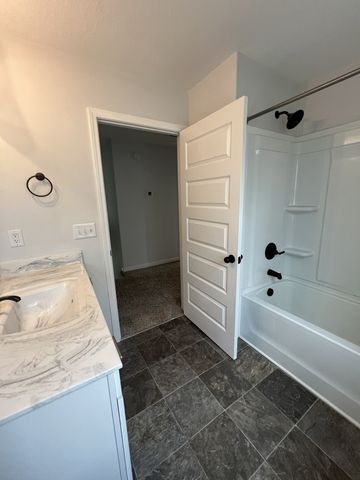 660 Elm St, Clarksville, TN 37040