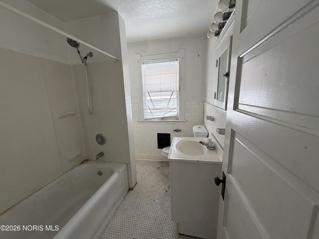 3933 Lockwood Avenue, Toledo, OH 43612