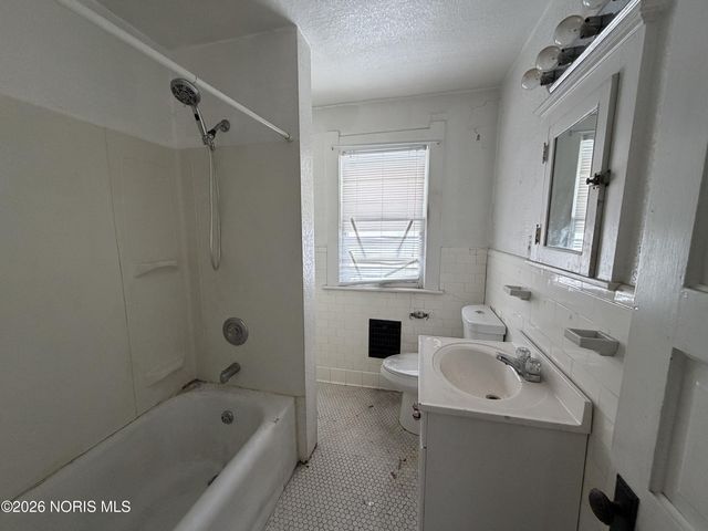 3933 Lockwood Avenue, Toledo, OH 43612