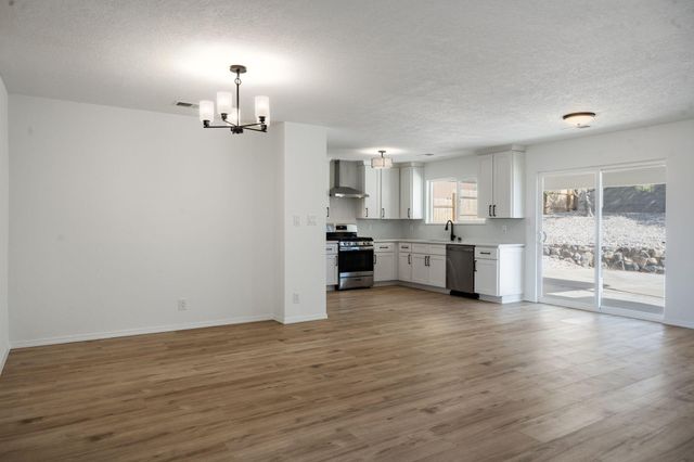 1600 Singletary Drive NE, Albuquerque, NM 87112