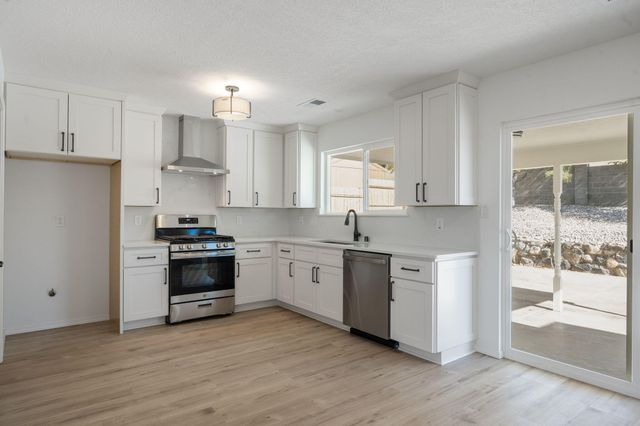 1600 Singletary Drive NE, Albuquerque, NM 87112