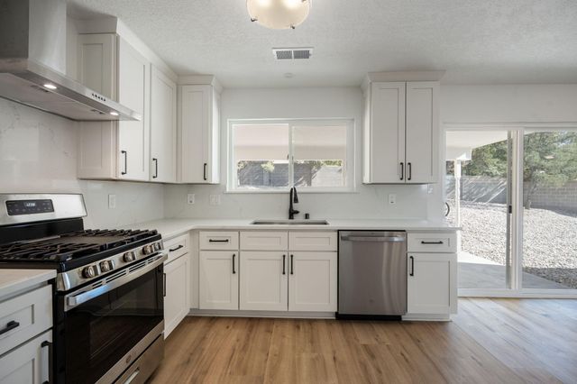 1600 Singletary Drive NE, Albuquerque, NM 87112