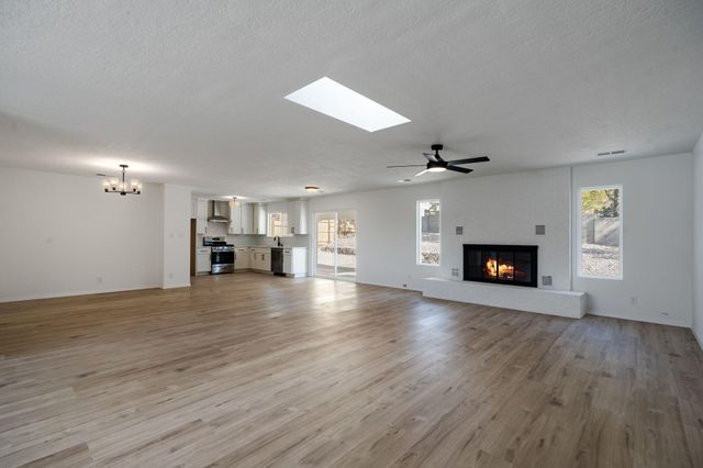 1600 Singletary Drive NE, Albuquerque, NM 87112