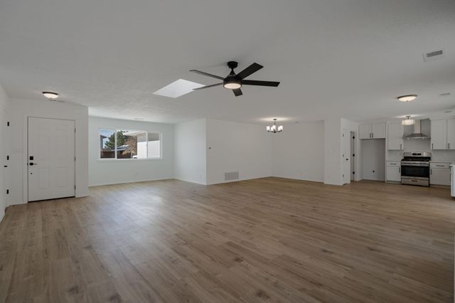 1600 Singletary Drive NE, Albuquerque, NM 87112