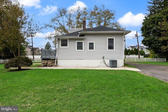 172 E DELAWARE AVE, Florence, NJ 08518