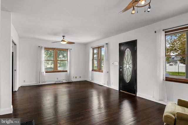 172 E DELAWARE AVE, Florence, NJ 08518